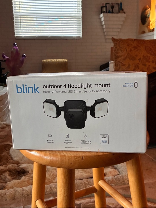 Blink Other - Blink Outdoor Floodlight Mount Wire-free, 700 lumens 2-yr battery NIB